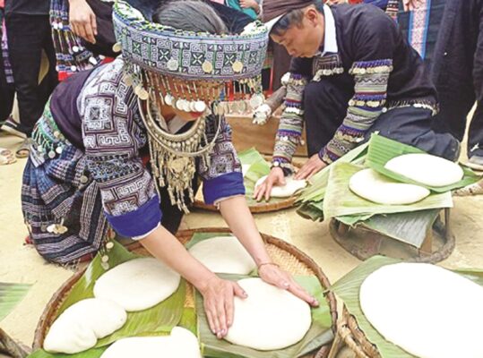 Bánh dày truyền thống trong lễ hội Đồng Hỷ